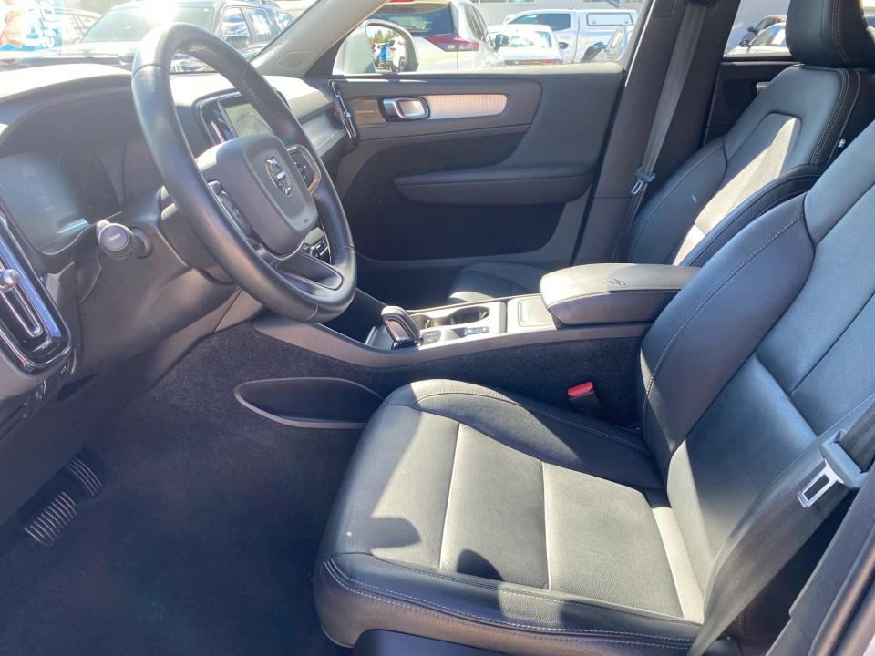 2021 Volvo XC40 Momentum
