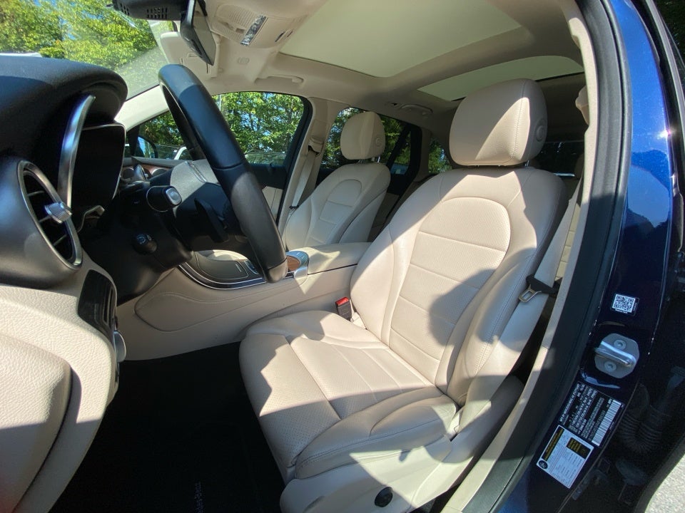 2021 Mercedes-Benz GLC 300 GLC 300