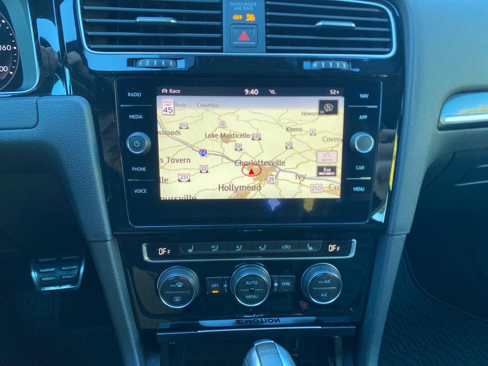 2018 Volkswagen Golf R 2.0T w/DCC & Navigation