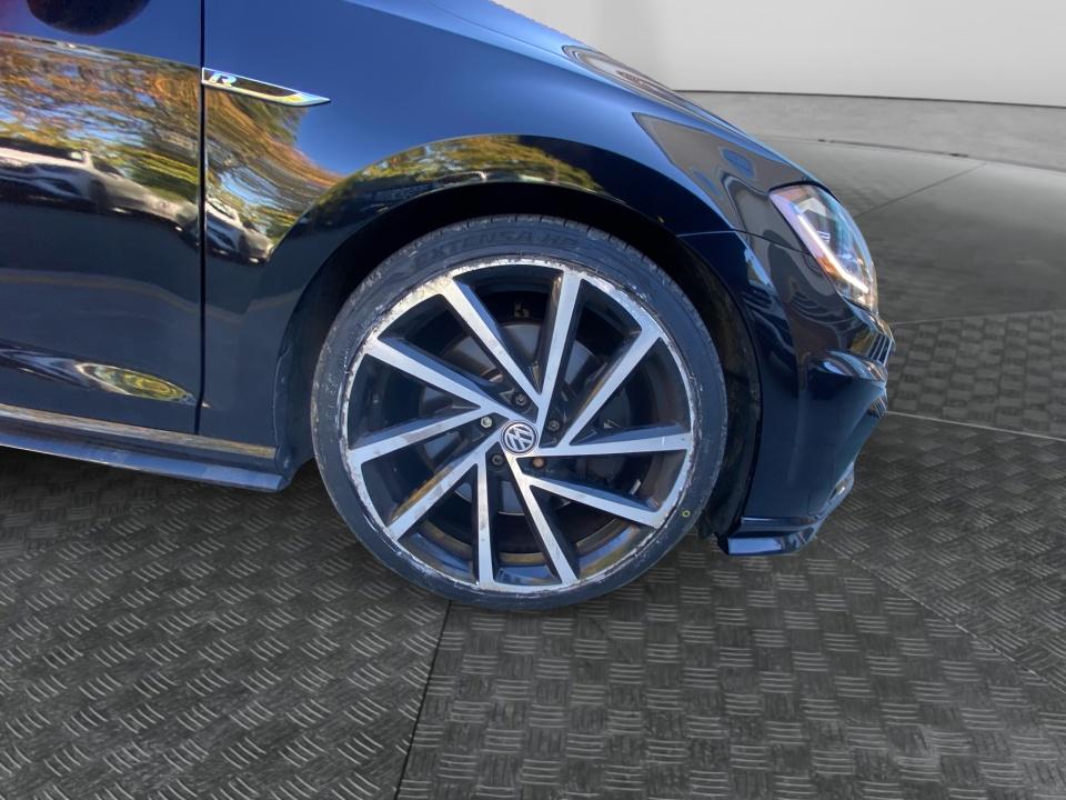 2018 Volkswagen Golf R 2.0T w/DCC & Navigation