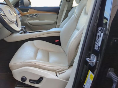 2021 Volvo XC90 Momentum