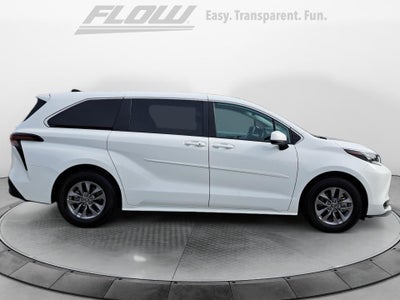 2025 Toyota Sienna LE
