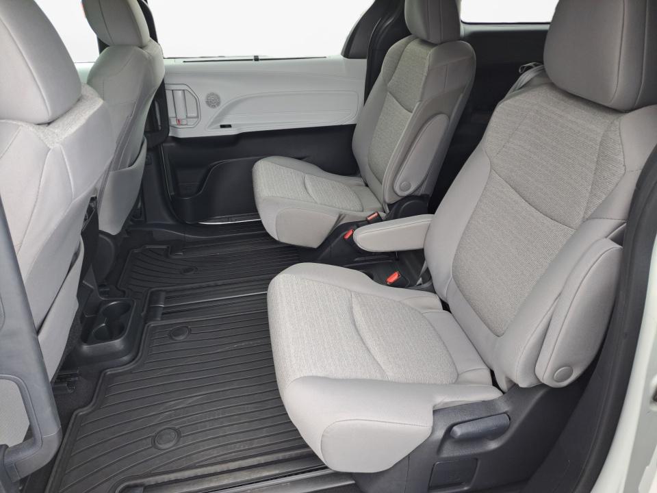 2025 Toyota Sienna LE
