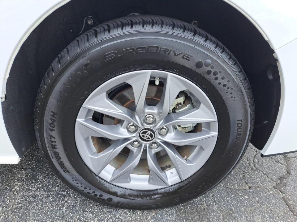 2025 Toyota Sienna LE