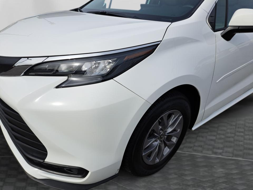 2025 Toyota Sienna LE