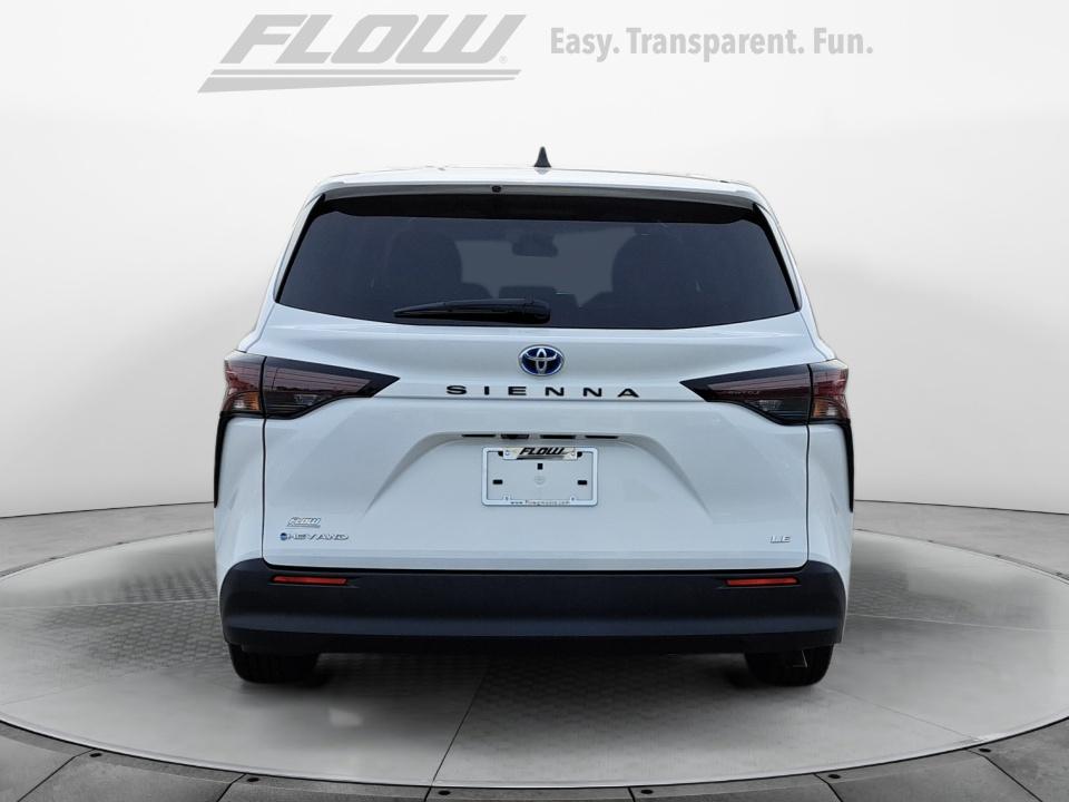 2025 Toyota Sienna LE