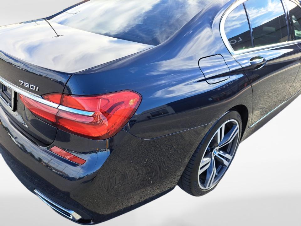 2016 BMW 750i 750i