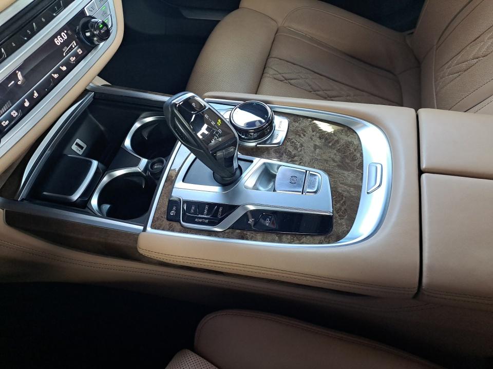 2016 BMW 750i 750i