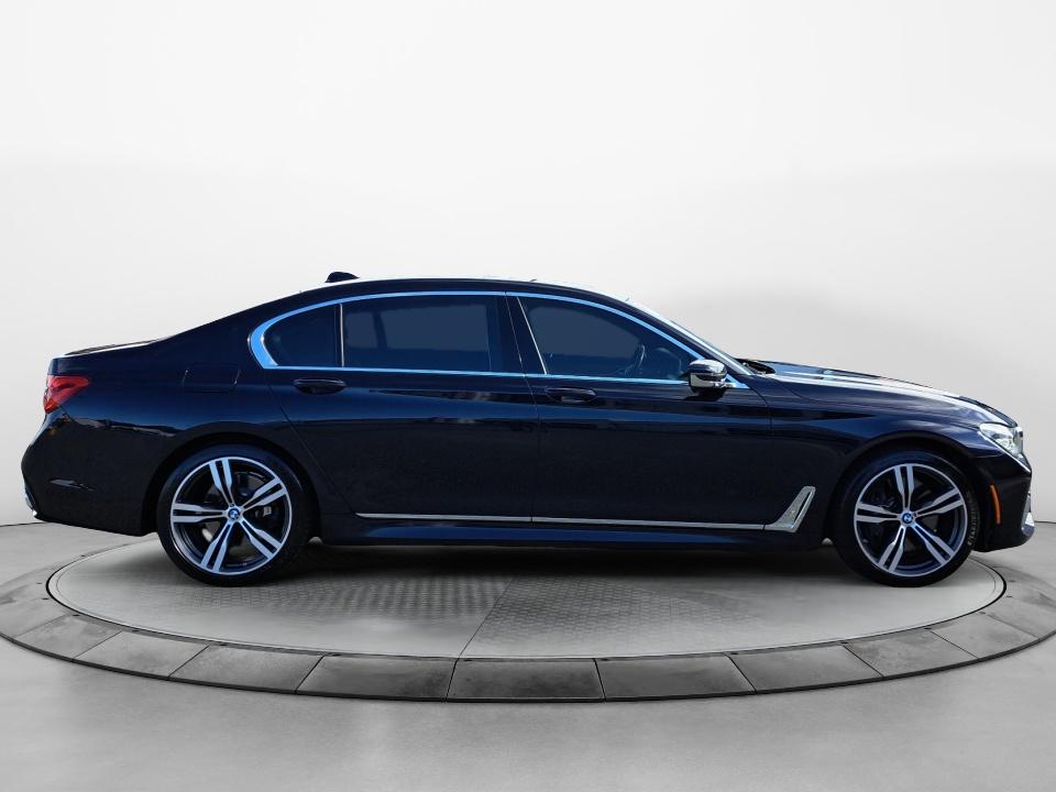 2016 BMW 750i 750i