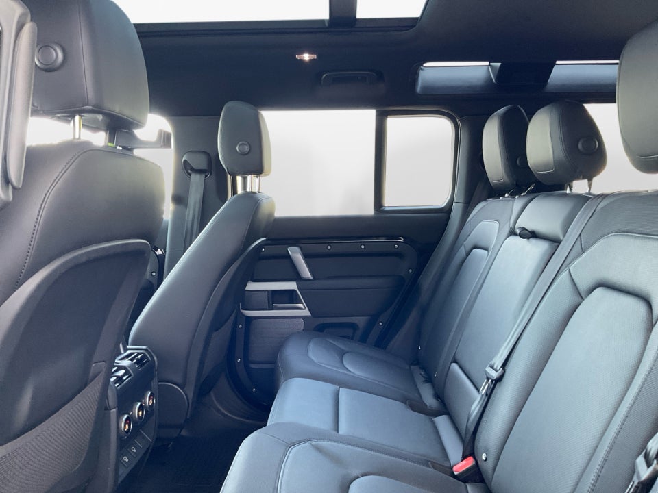 2024 Land Rover Defender X-Dynamic SE