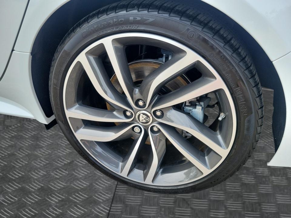 2024 Jaguar XF R-Dynamic SE