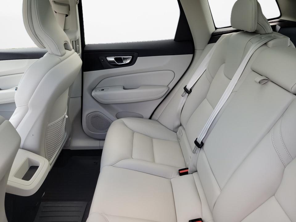 2023 Volvo XC60 Plus Bright Theme