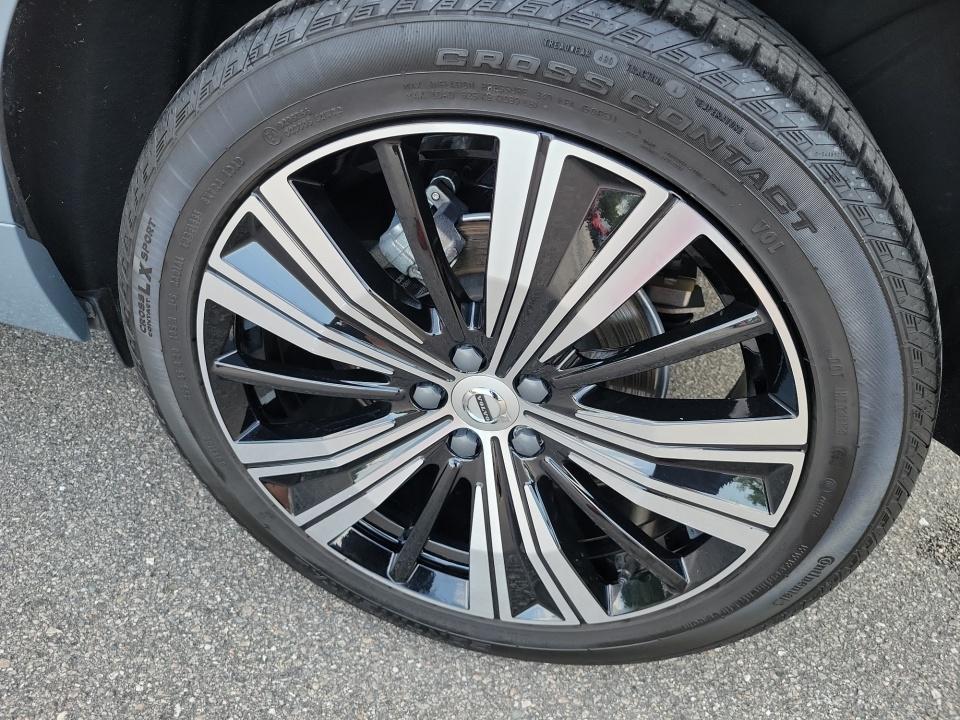 2023 Volvo XC60 Plus Bright Theme